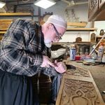 49 yıldır oymacı sandık ustalığı yapıyor