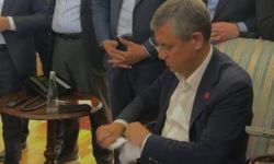 Özgür Özel mutlak butlan tebligatını yırttı