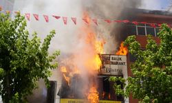 Van'ın Cumhuriyet Caddesi'nde korkutan yangın