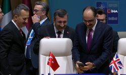 NATO Zirvesi'nde dikkat çeken kalem detayı