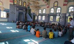 Edremit’te Yaz Kur’an Kursu öğrencilerine Hazret-i Peygamber semineri