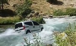 Kamyonet Bahçesaray Çayı'na uçtu