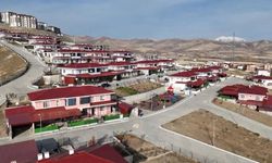 Bitlis Ahlat’ta 371 Ahıska Türkü aile yeni yuvalarına kavuştu