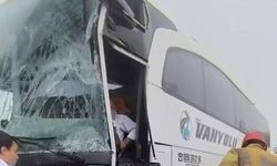 Van’a ait yolcu otobüsü İETT’ye çarptı: İşte o anlar