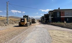 Elmalık Mahallesi’nde stabilize yol çalışmaları sürüyor