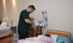 Aşçılığı bıraktı, hayatını annesine adadı: 3 yıldır başında bekliyor