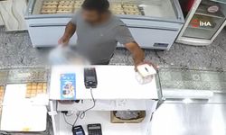 Sadaka kutusunu çalan hırsız kameralara yansıdı