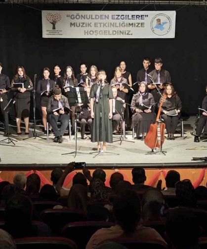Ahlat’ta “Gönülden Ezgilere” Konseri Duygu Dolu Anlara Sahne Oldu