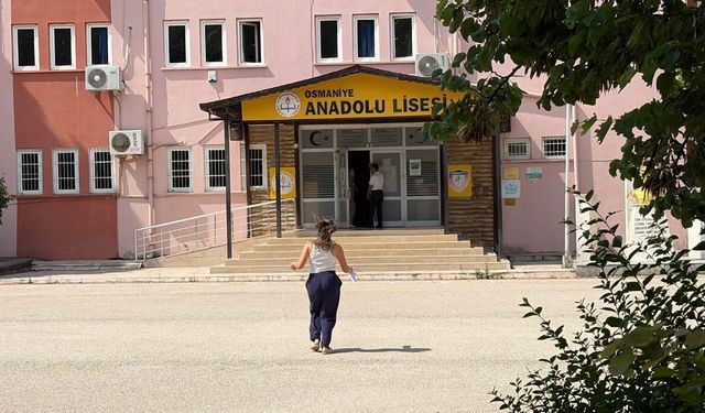 YKS’nin İkinci Oturumunda Zamanla Yarış: Kimi Son Anda Yetişti, Kimi Kapıda Kaldı