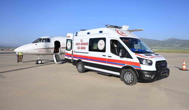 Mekke'de Rahatsızlanan Vatandaş Ambulans Uçakla İstanbul'a Getirildi