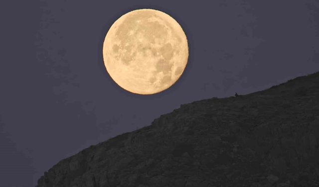 Bitlis'te eşsiz doğa olayı! Dolunay batarken güneş doğdu