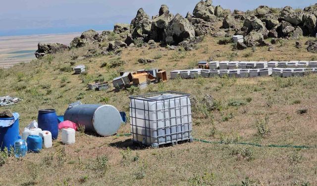 Süphan Dağı Eteklerinde Doğal Bal Üretimi Sürüyor