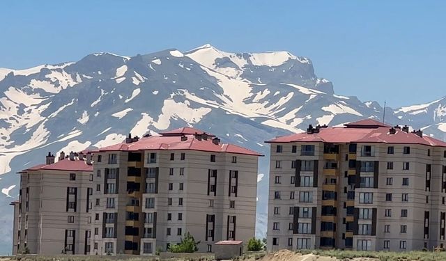Türkiye'nin doğa harikası: Yüksekova'da dört mevsim bir arada