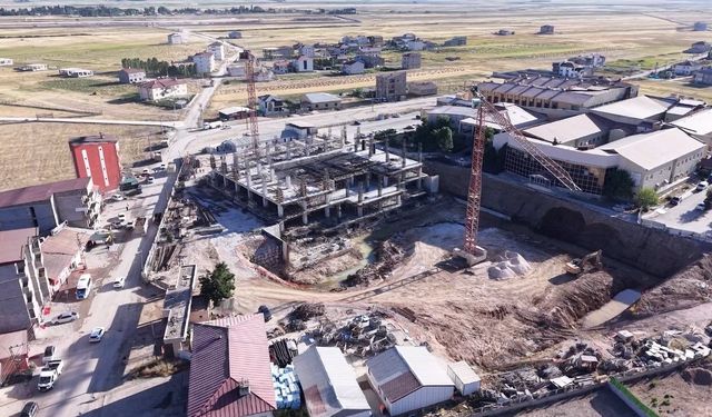 Yüksekova 100 yataklı devlet hastanesi ek hizmet binası inşaatı yükseliyor