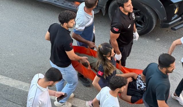 Aniden bayılan vatandaşa çevredekiler ve sağlık ekipleri müdahale etti