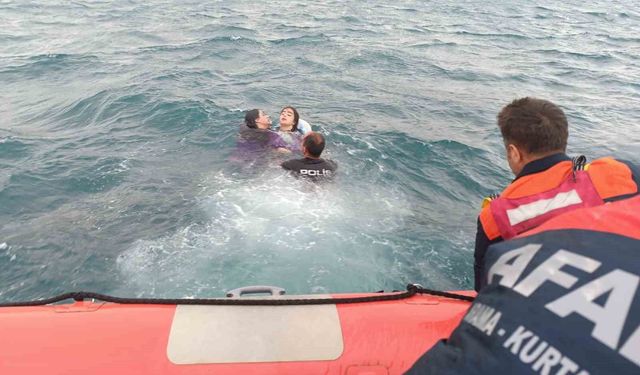 Van Gölü’nde can simidiyle açılan 3 kişi mahsur kaldı