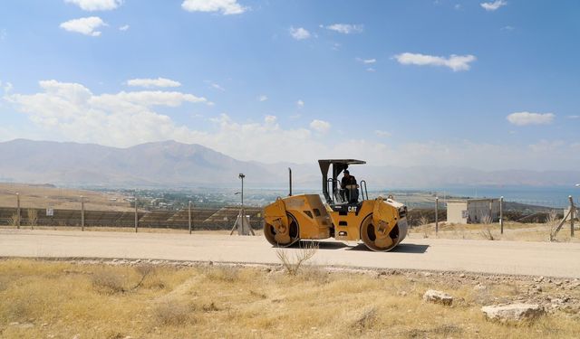 Van’da yeni yaşam alanına ulaşım için 3 kilometrelik yol açılıyor