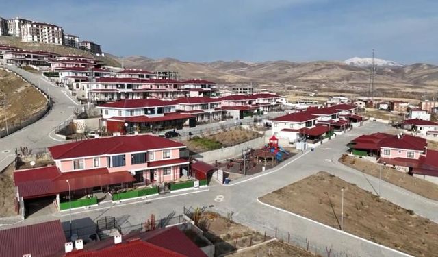 Bitlis Ahlat’ta 371 Ahıska Türkü aile yeni yuvalarına kavuştu