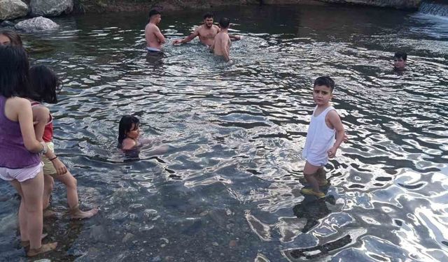 Hakkari’de Kavurucu Sıcaklara Doğal Çözüm! Vatandaşlar Buraya Akın Ediyor