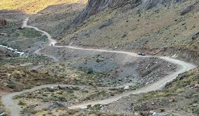 Hakkâri’de dört mevsim bir arada! Cennet-Cehennem Vadisi görenleri büyülüyor