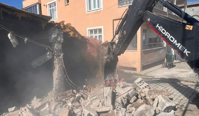 Van’da ahır yıkımları sürüyor