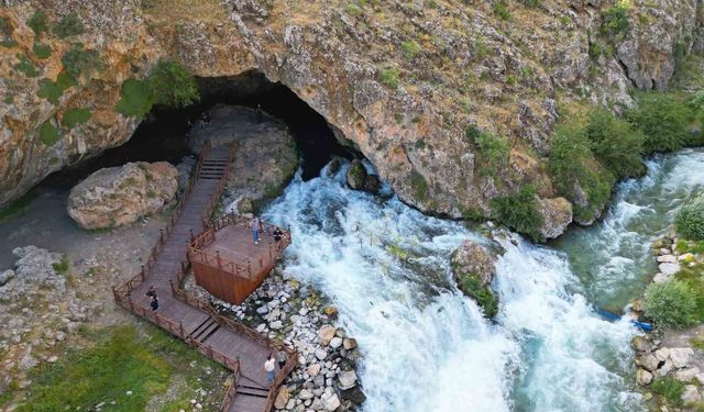 Van’ın “Dokuzuncu Gezegeni” Yazın Bir Başka Güzel!