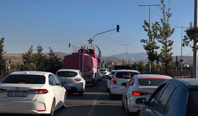 Van Gölü sahil yolundaki tehlikeye dikkat! Kazalar yaşanabilir