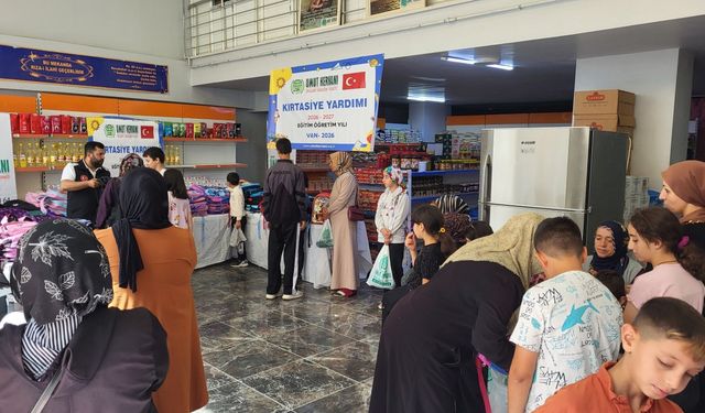 Van’da 300 öğrenciye kırtasiye desteği