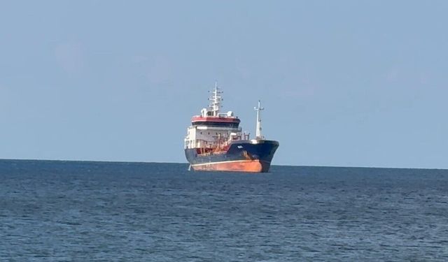 Silivri’de gemi kazasının ardından kayıp mürettebat için arama sürüyor