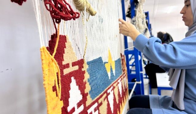 Depremzede kadınların işlediği Türk motifli halı ve kilimleri Japonya’ya satılıyor
