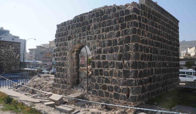 Cizre’de tarihi Abdaliye Medresesi’nin duvarı yıkıldı