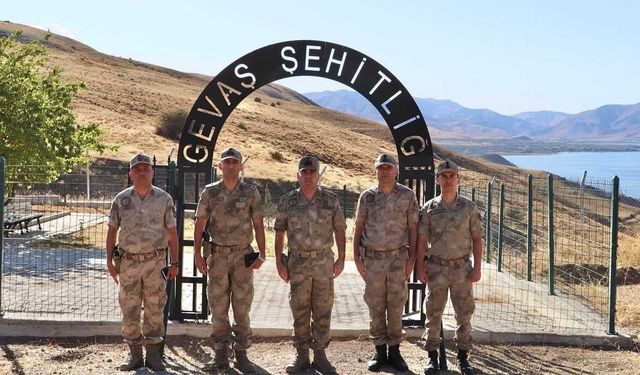 Tuğgeneral Avkıran’dan Gevaş’taki şehitliklere anlamlı ziyaret