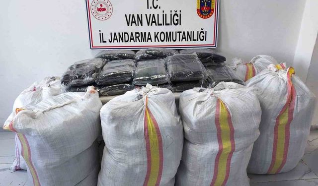 Başkale'de 1.1 milyon TL değerinde kaçak malzeme ele geçirildi