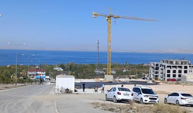 Van Gölü Manzaralı Diş Hastanesinin Yapımı Sürüyor