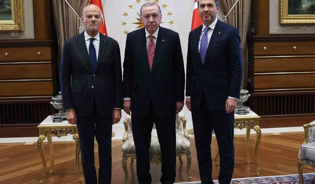 Cumhurbaşkanı Erdoğan, İtalya Milli Hidrokarbon Ajansı Başkanı Descalzi’yi kabul etti