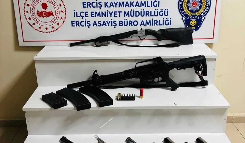 Van'da 5 adet ruhsatsız tabanca ve 2 adet yivsiz av tüfeği ele geçirildi