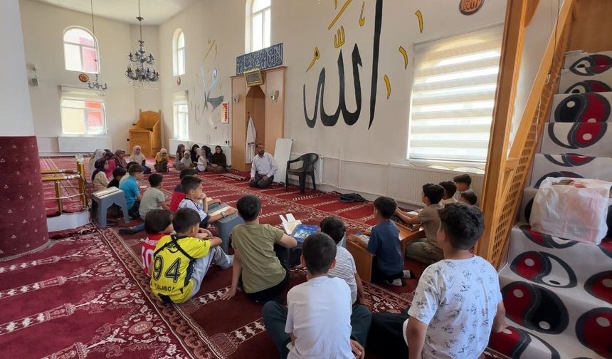 Yaz Kur’an Kursları çocukların neşesiyle devam ediyor