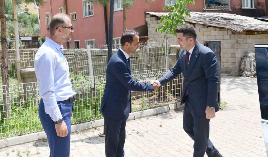 Çatak Kaymakamı Sarı’dan İlçe Millî Eğitim Müdürlüğüne ziyaret