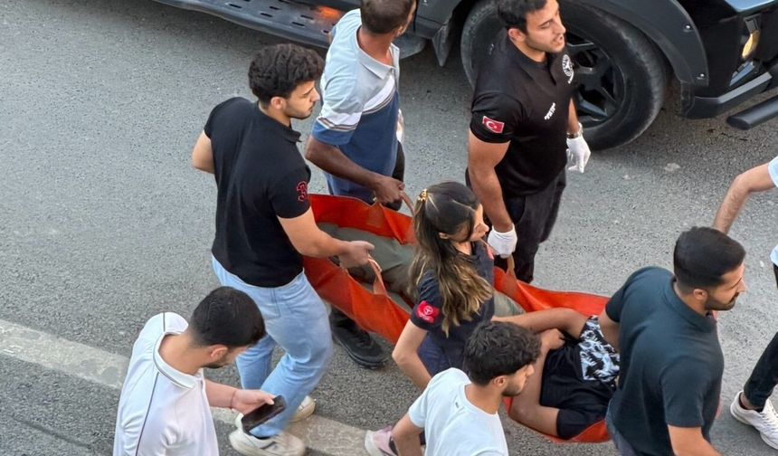 Aniden bayılan vatandaşa çevredekiler ve sağlık ekipleri müdahale etti