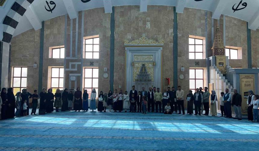 Çaldıran'da Yaz Kur'an Kursu öğrencileri hadis ezberledi, satranç turnuvasında yarıştı