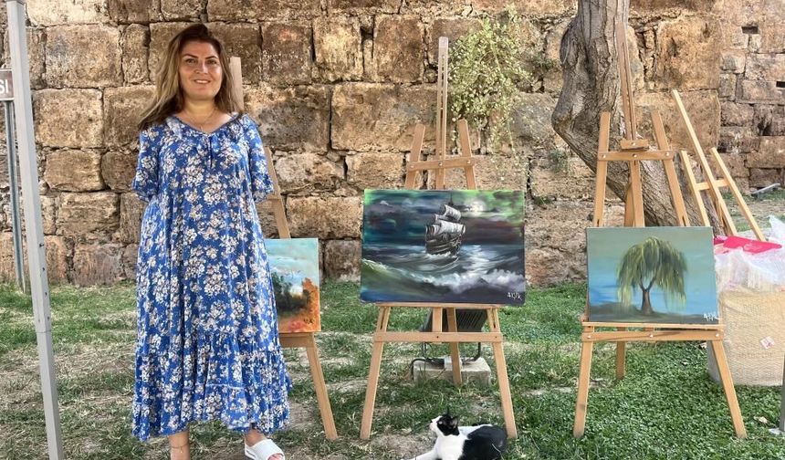 Ayşe Işık kimdir? Ayaklarıyla resim yapan ressamın ilham veren hayat hikâyesi