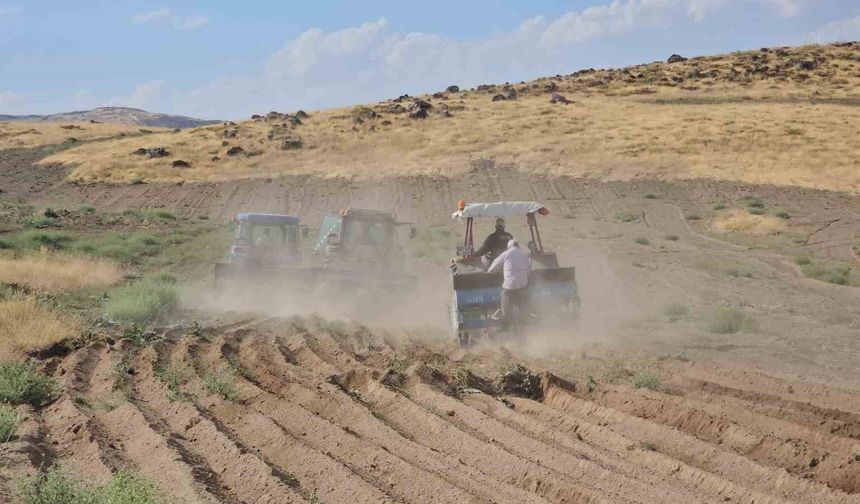 Bitlis’te buğday ekimi başladı: Çiftçiler yeni sezon için umutlu