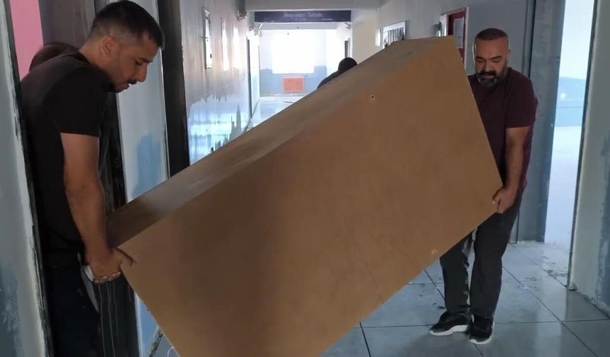 Van’da öğretmenlerden yeni eğitim yılı öncesi örnek dayanışma