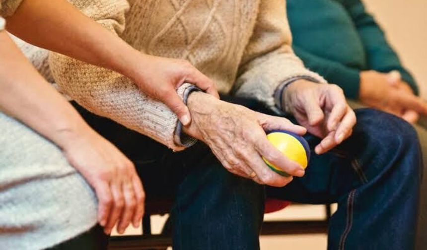 Unutkanlık başlamadan yıllar önce başlıyor! Alzheimer için kritik uyarı