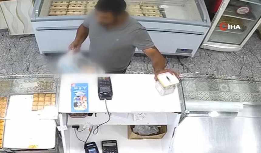 Sadaka kutusunu çalan hırsız kameralara yansıdı