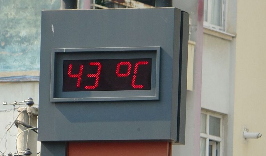 Adana’da eylül sıcağı: 43 dereceyi gören vatandaş şiir yazdı