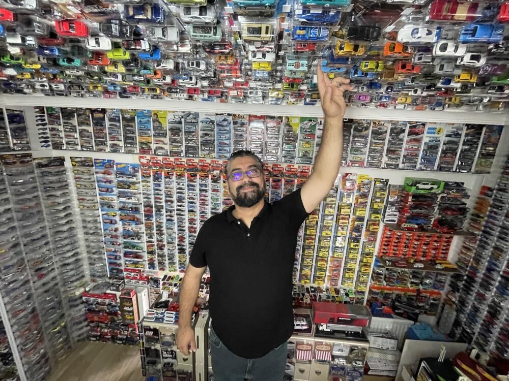 Böylesi Görülmedi, Evinde 15 Bin Maket Otomobiliyle Yaşıyor 3