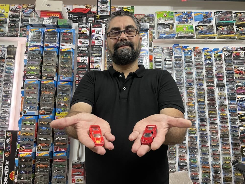 Böylesi Görülmedi, Evinde 15 Bin Maket Otomobiliyle Yaşıyor 5
