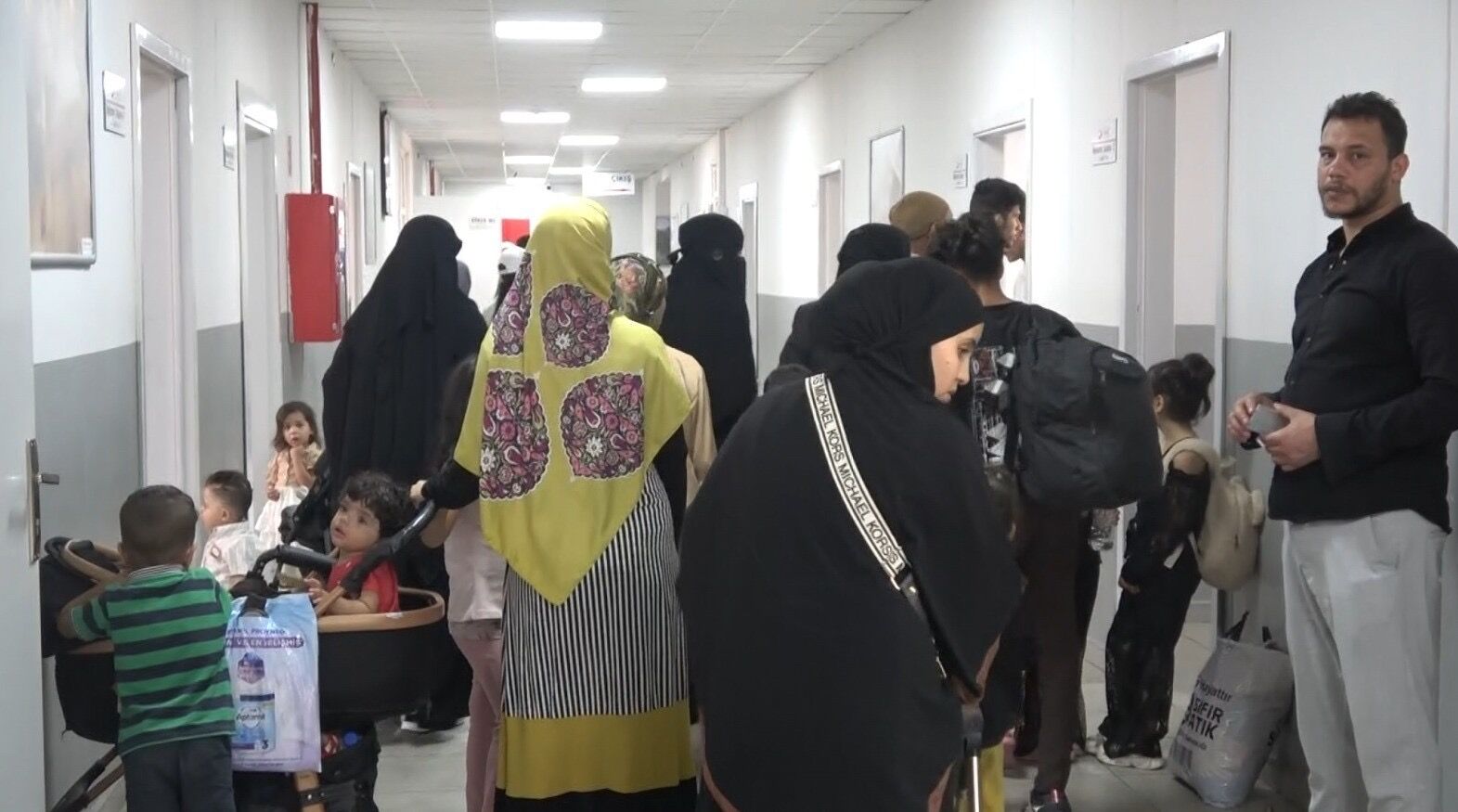 Suriyelilerin gönüllü geri dönüş mesaisi devam ediyor