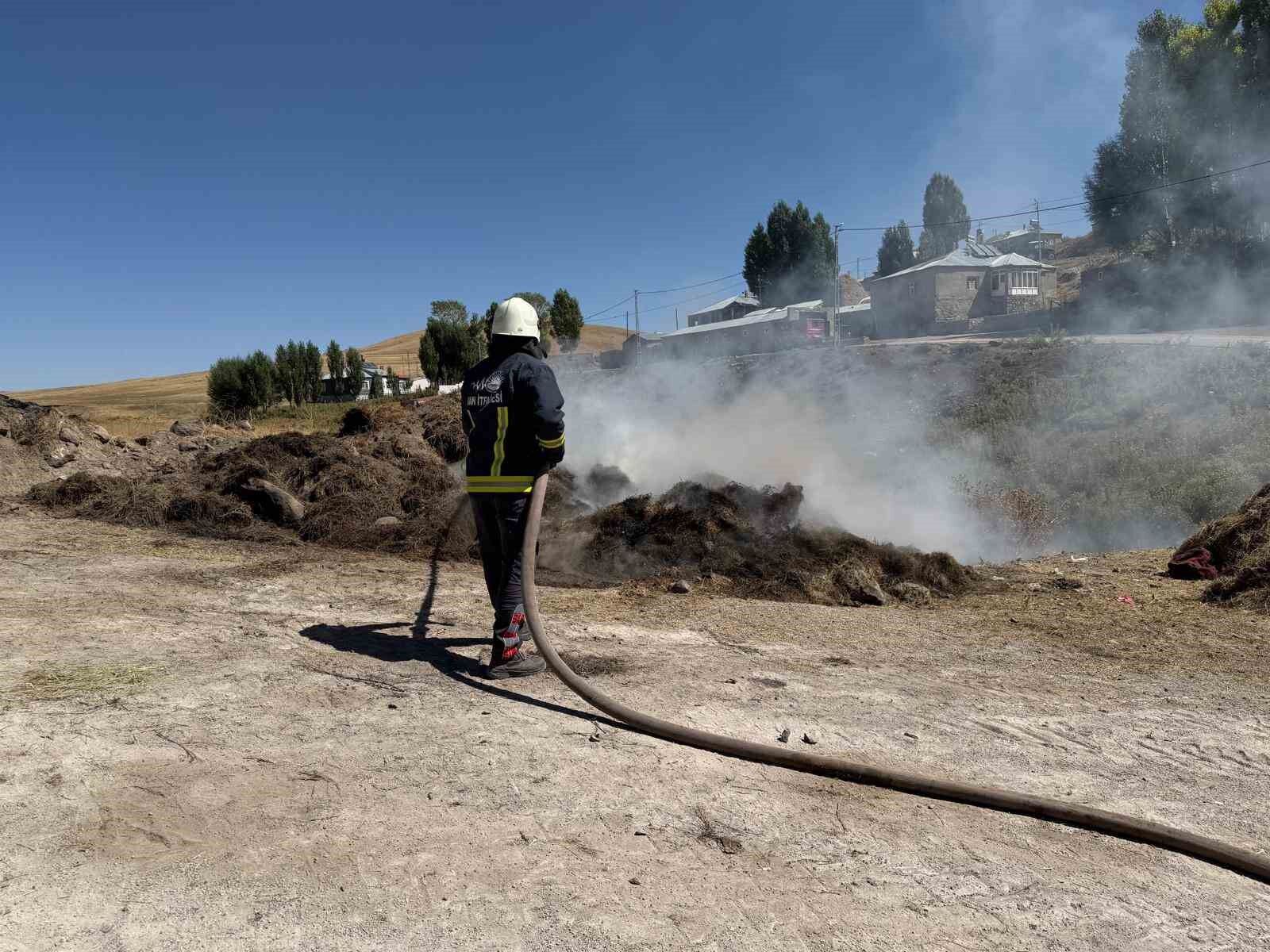 Van’da kuru ot yığınında yangın çıktı